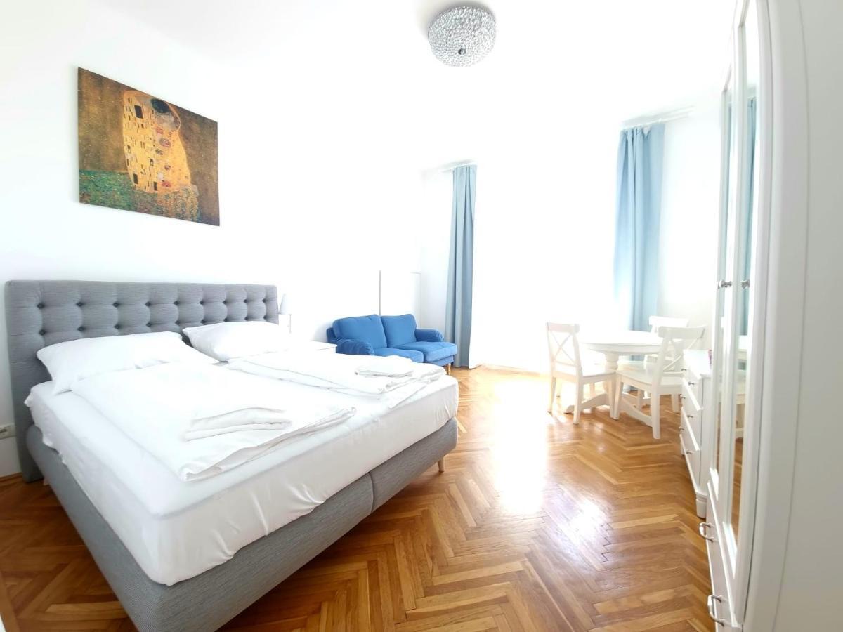 Herzlich Willkommen - Kuess Die Hand 3 Vienna Esterno foto