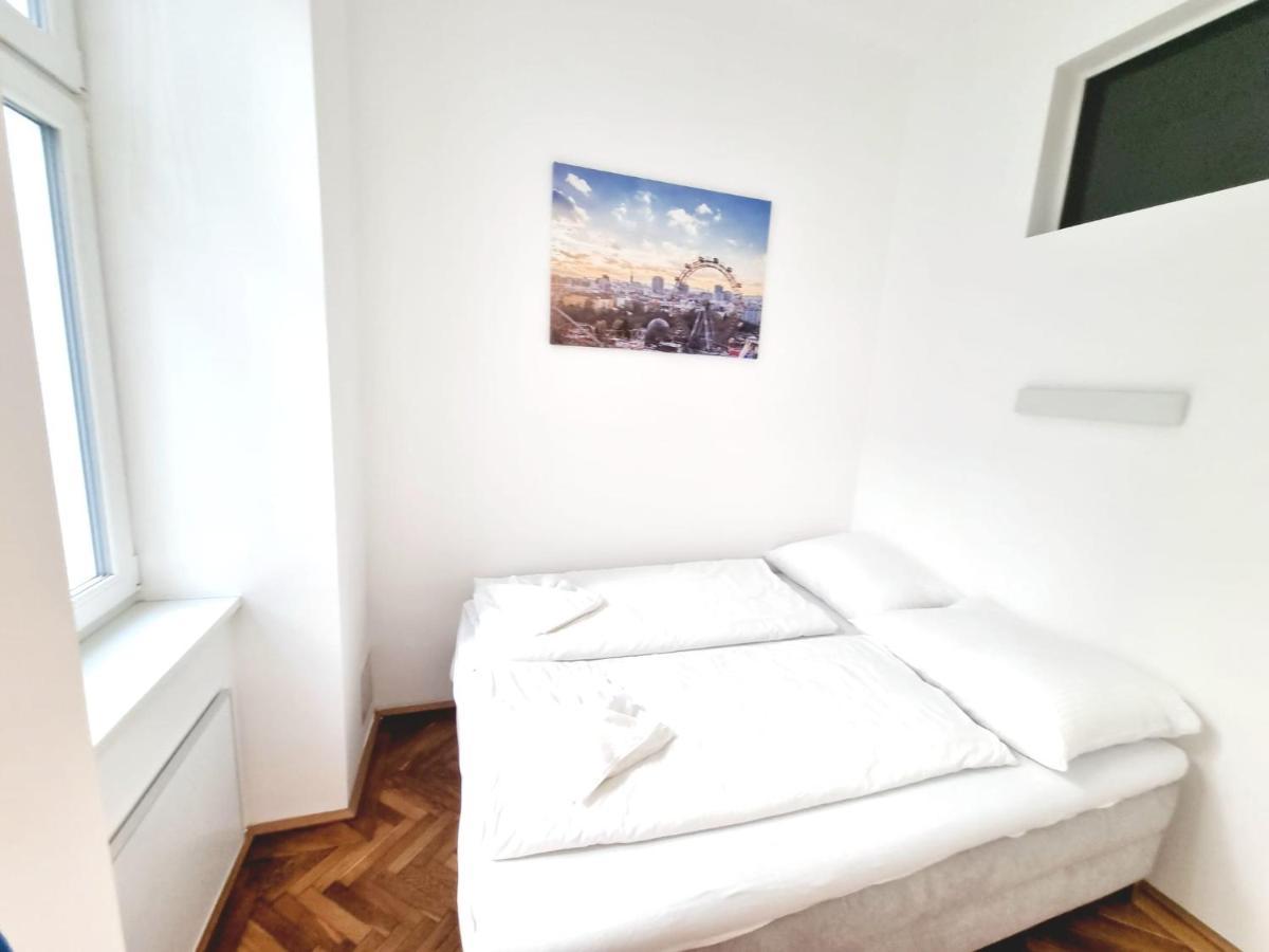 Herzlich Willkommen - Kuess Die Hand 3 Vienna Esterno foto